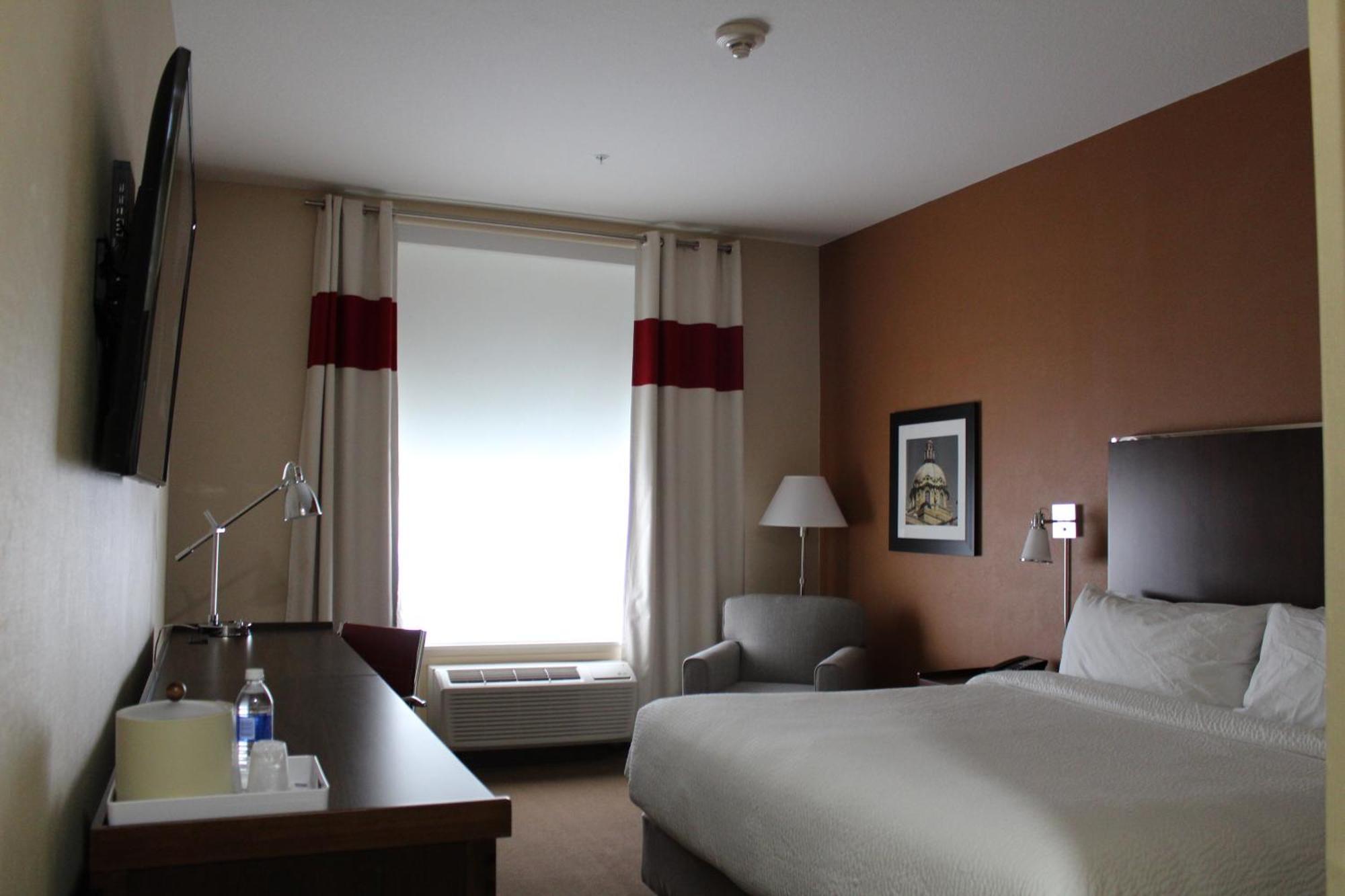 Four Points By Sheraton West Hotel Edmonton